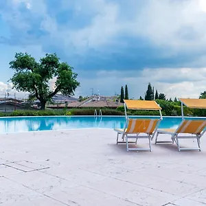 Oleandro - Featuring A Private Garden And Access To 5 Pools , Desenzano del Garda Italien